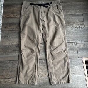 Mountain Hardwear Belted Khaki Outdoor 100% Cotton Pants Sz 38 X 30